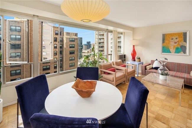 Foto del edificio - Light & bright view 1 bed 1 bath condo First Hill