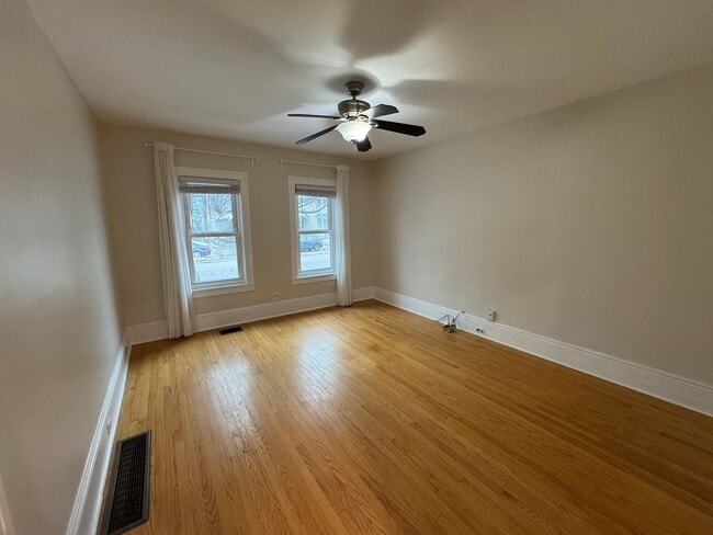 Foto del edificio - 2469 Professor Ave