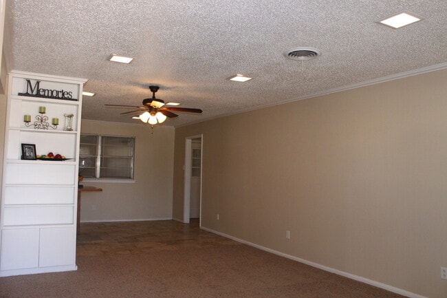 Building Photo - PRE-LEASING FOR AUGUST! 4 Bedroom/2 Bath Home Near TTU and LCU