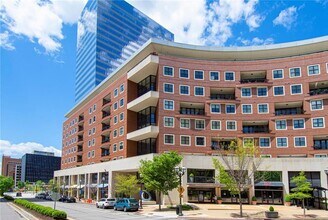 Building Photo - 155 Carondelet Plaza