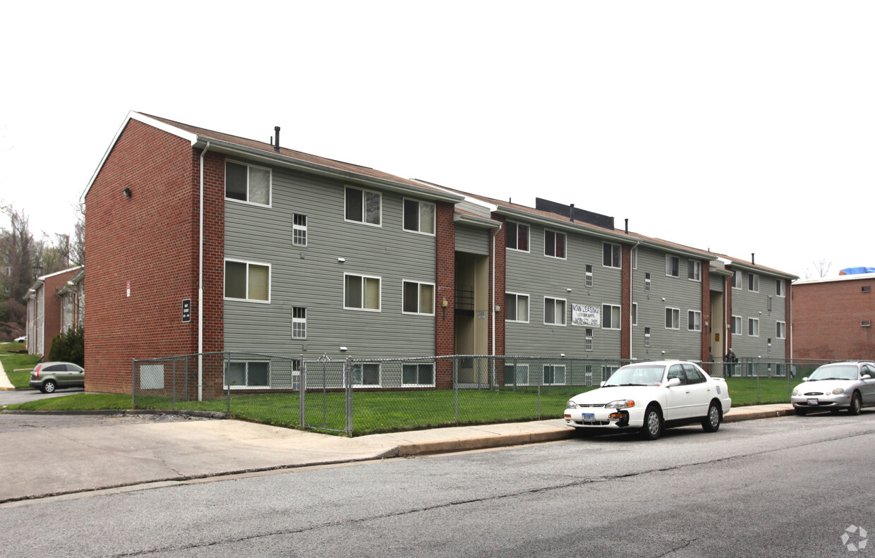 Primary Photo - Saint Georges Apartments