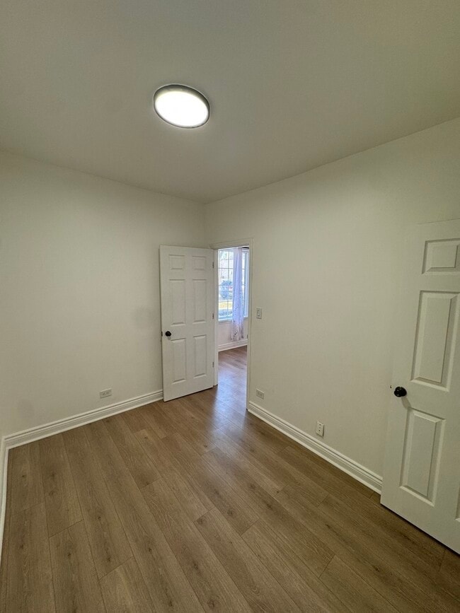 Building Photo - 617 W 43rd Pl
