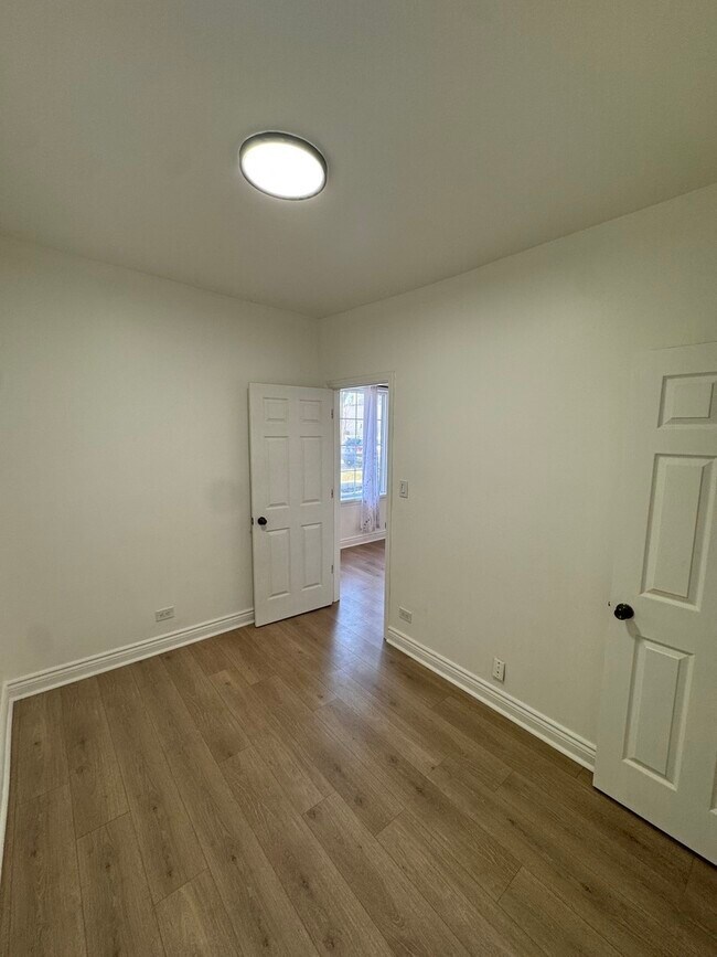 Foto del edificio - 617 W 43rd Pl