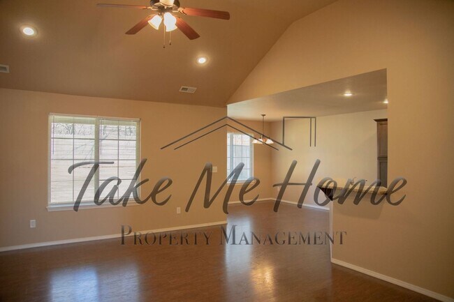 Building Photo - Beautiful 3 Bedroom w/ 3 Car Garage