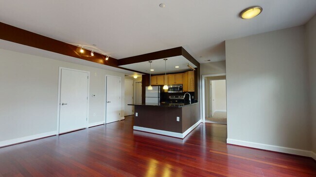 Building Photo - Modern Bloomingdale One Bedroom Plus Den (...