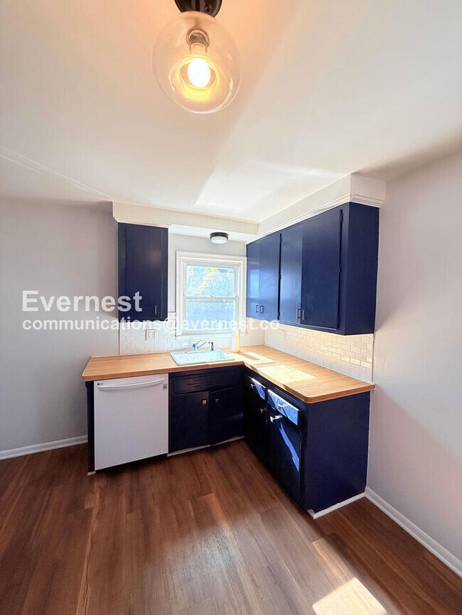 Foto del edificio - 165 W Baker Ave