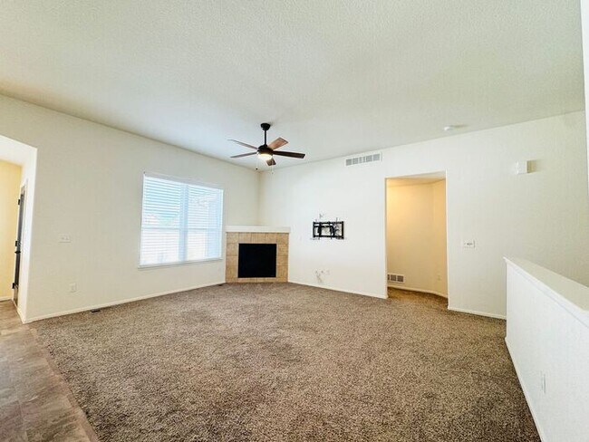 Building Photo - Gorgeous 3 bed/ 2 bath Ranch House in West...