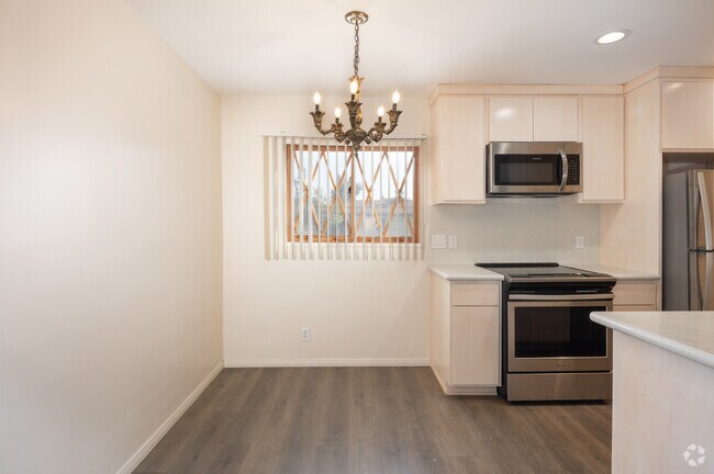 2 habitaciones, 2 baños - 750 pies cuadrados - Comedor - 539 Saint Louis Ave