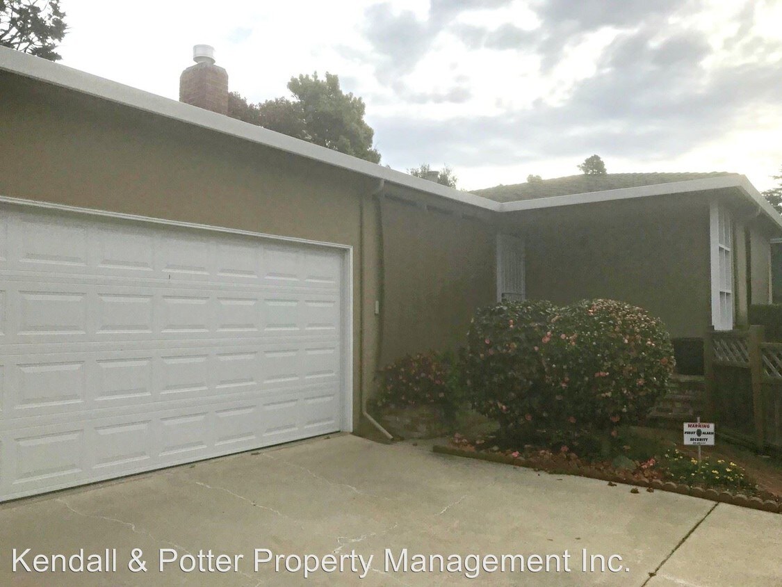 Primary Photo - 3 br, 2.5 bath House - 417 Clubhouse Dr