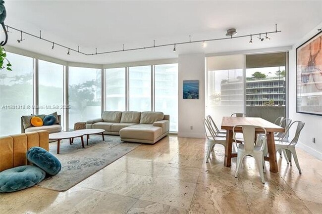 Foto del edificio - 300 South Pointe Dr