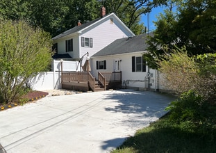 Building Photo - 208 Pease Rd