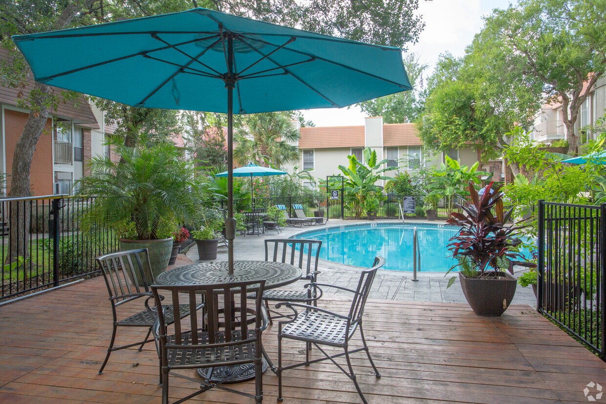 SunBlossom at Woodlake Apartments in Houston, TX