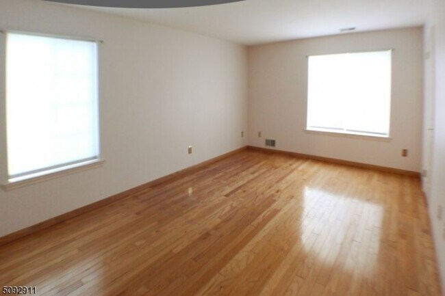 Foto del edificio - 238 Riveredge Dr