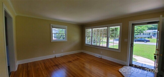 Building Photo - 2915 Telford Pl