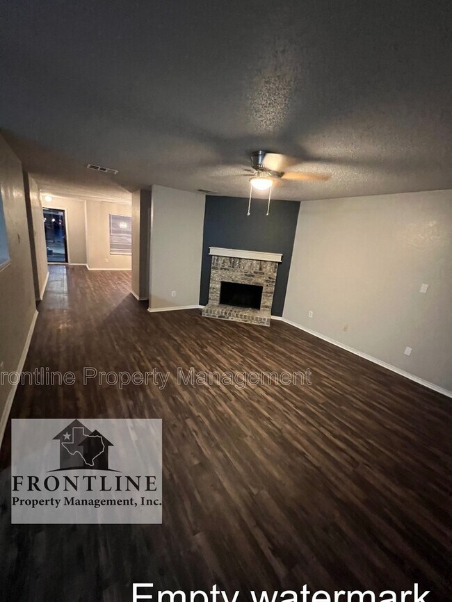 Foto del edificio - 4 Bedroom home with formal dining room, Ga...