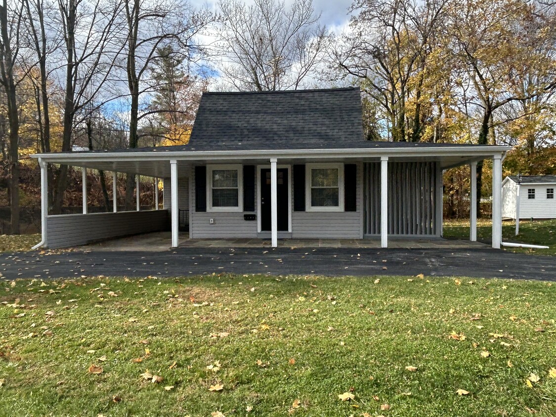 Front view of house - 5404 Oak Ave