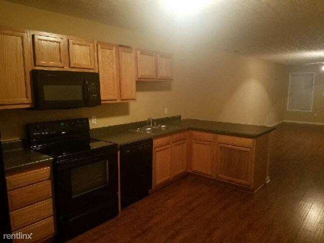 Building Photo - 2 br, 2 bath 4plex - 303 Creekwood Ave 303