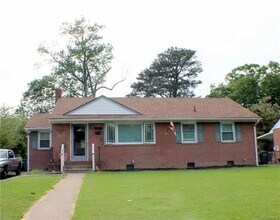 Building Photo - 409 Seabury Ave