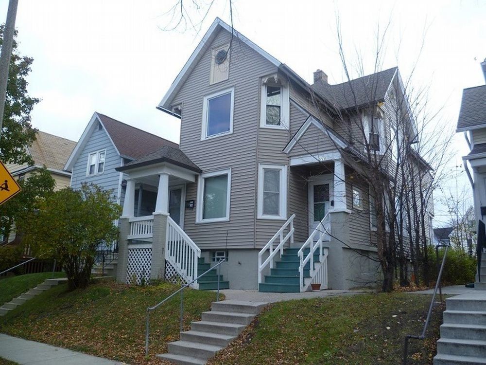 Foto principal - 2216 S Allis Street - 2 Bedroom Bayview Lower
