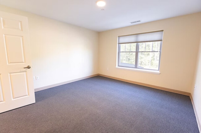 Building Photo - Clough Farm Apartments
