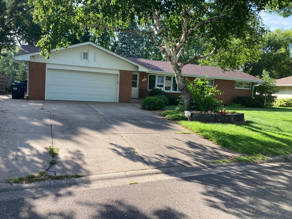 6736 Jefferson St NE, Fridley, MN 55432 House Rental in Fridley, MN