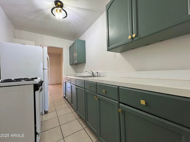 Foto del edificio - 946 E 12th St