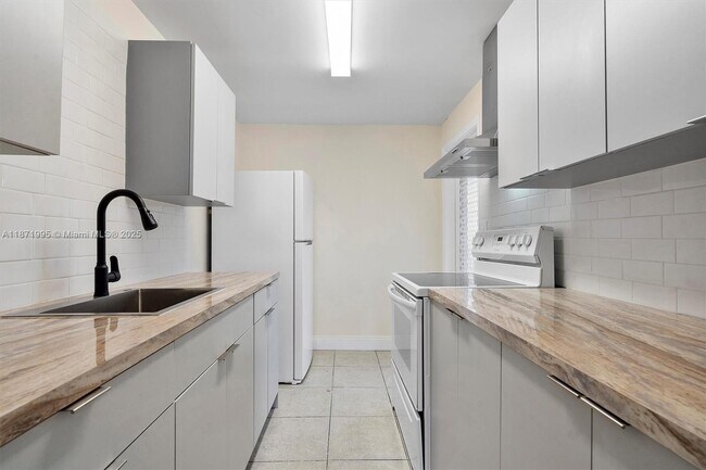 Foto del edificio - 1715 N 16th Ave