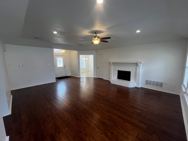 Foto del edificio - 701 Stonebrooke Dr