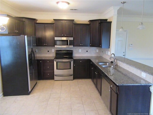Building Photo - 1223 Braybrooke Pl