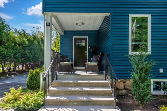 Building Photo - 38 Buttonwood Rd
