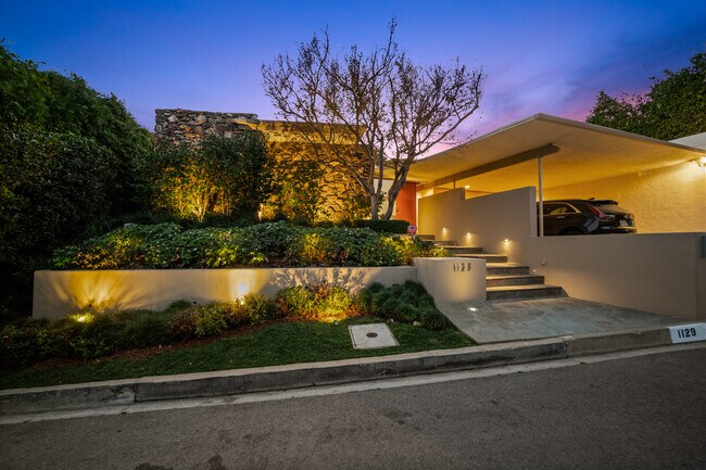Building Photo - 1129 Angelo Dr