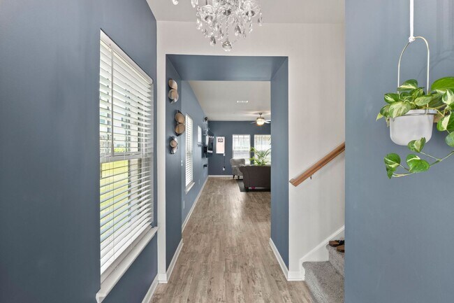 Building Photo - Gorgeous 3 BR/2.5 BA Townhome in Marietta-...