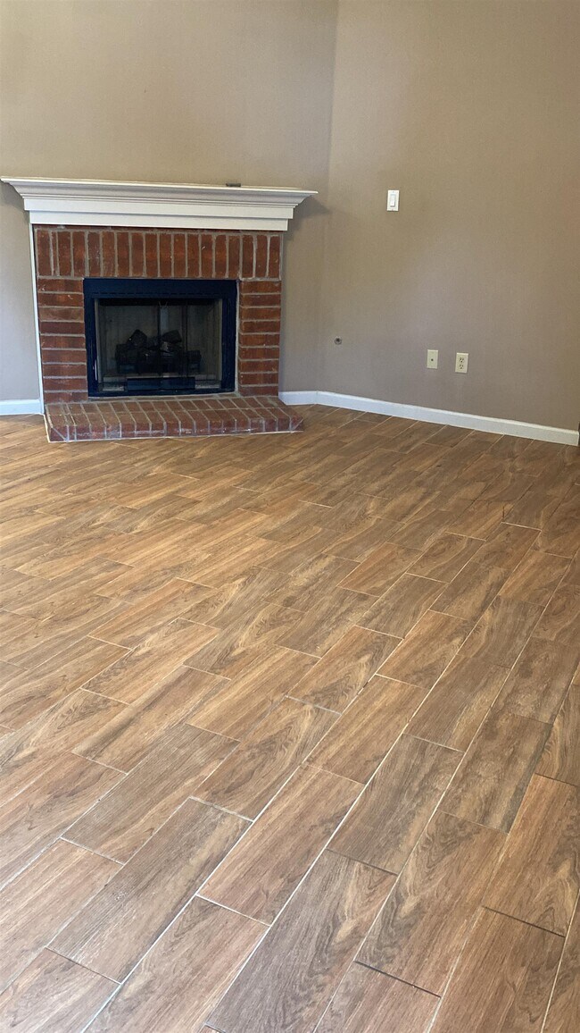 Foto del edificio - 3820 Walden Meadow Dr