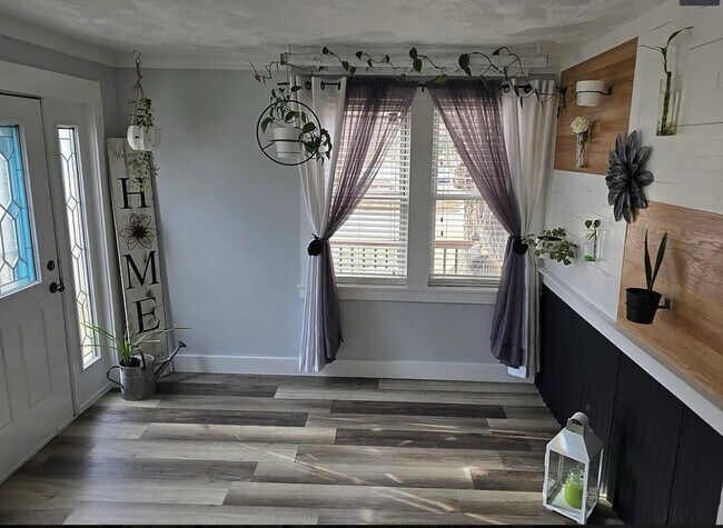 Foto del edificio - 907 N Morris Ave