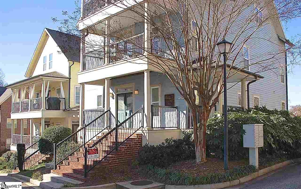 Primary Photo - 204 E Park Ave