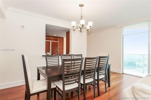 Foto del edificio - 19400 Turnberry Way