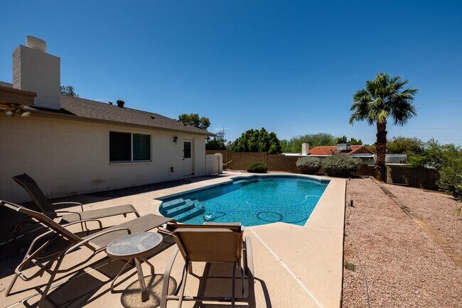 Foto del edificio - 802 E Caribbean Ln