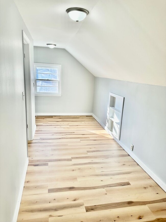 Building Photo - Beautiful 4 Bedroom, 2 Bathroom Home!