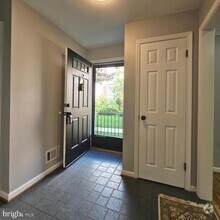 Building Photo - 7034 Bradwood Ct