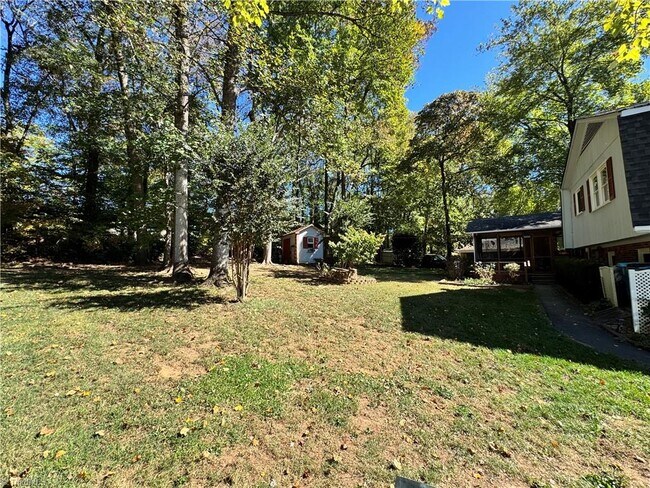 Foto del edificio - 182 Woodburn Pl