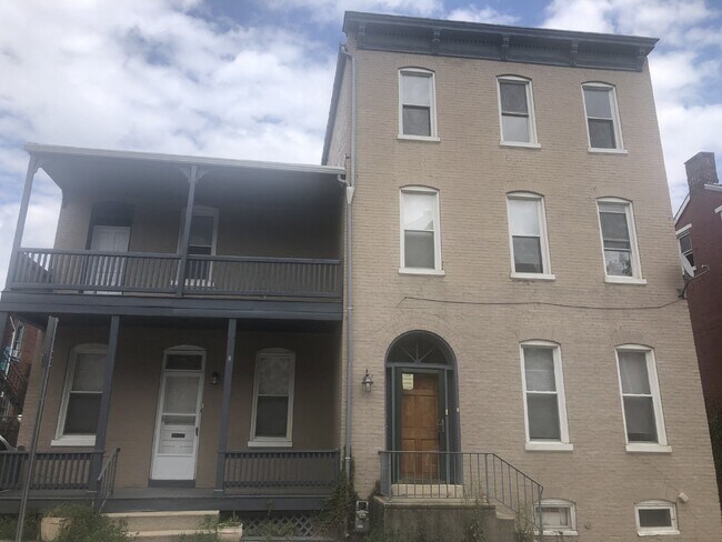 Foto del edificio - Move in ready!! Charming 4 Bedroom home!!