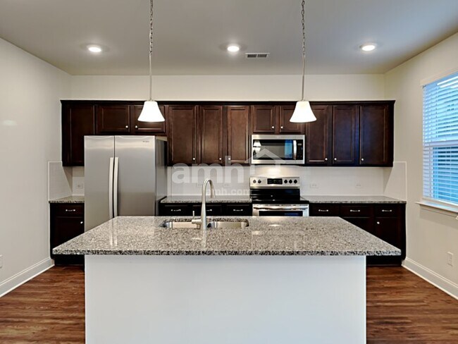 Building Photo - 8115 Brookbend Dr