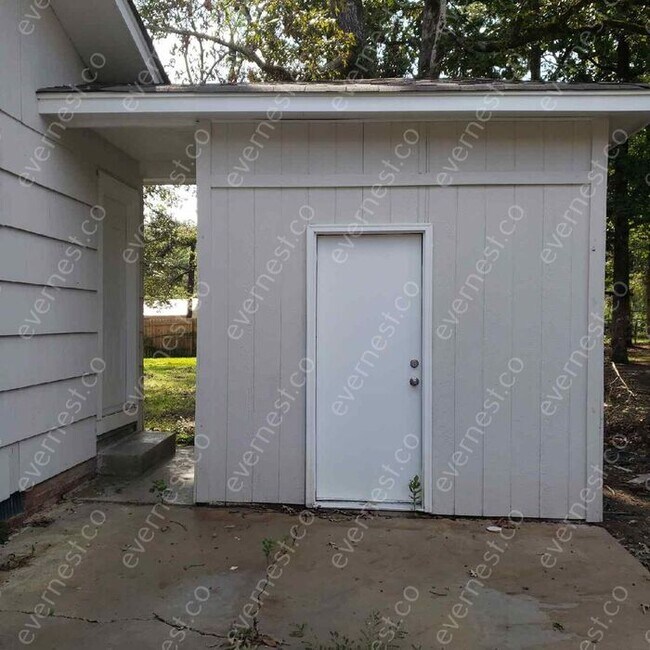 Foto del edificio - 2527 Shepwood Dr