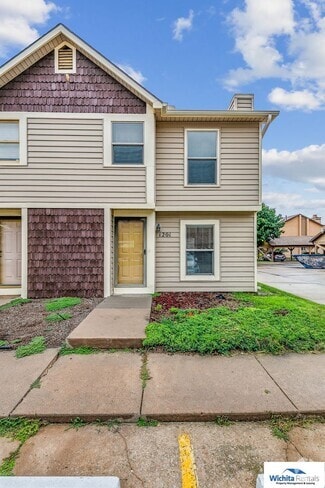 Building Photo - 2405 S Capri St