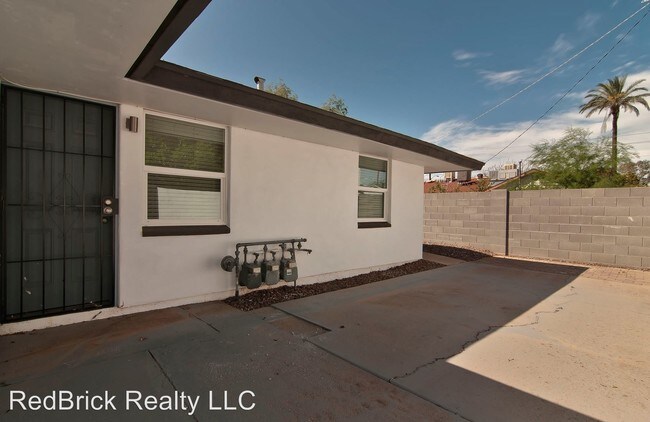 Building Photo - 2 br, 1 bath House - 720 E Montecito Ave #3