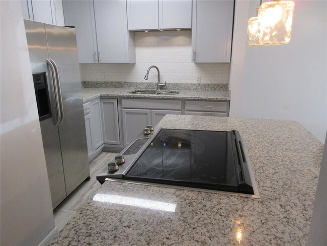 Building Photo - 7510 Shadyvilla Ln