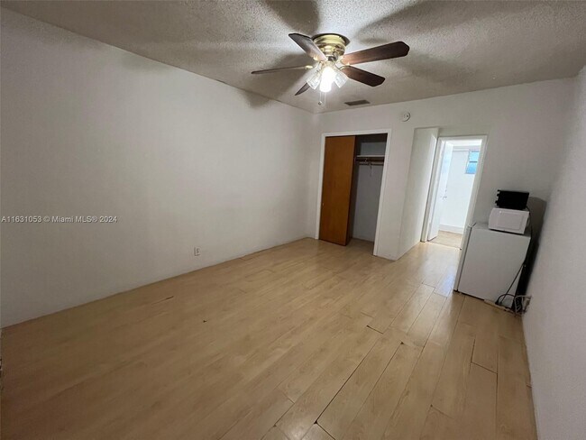 Foto del edificio - 4841 SW 45th Ave