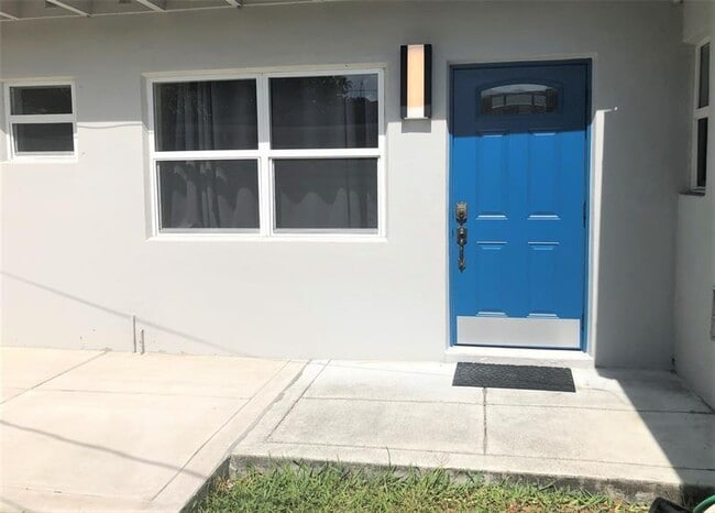 Building Photo - 812 SW 16th Ct
