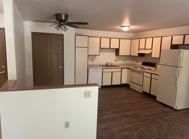 Building Photo - Pheasant Run Apartments