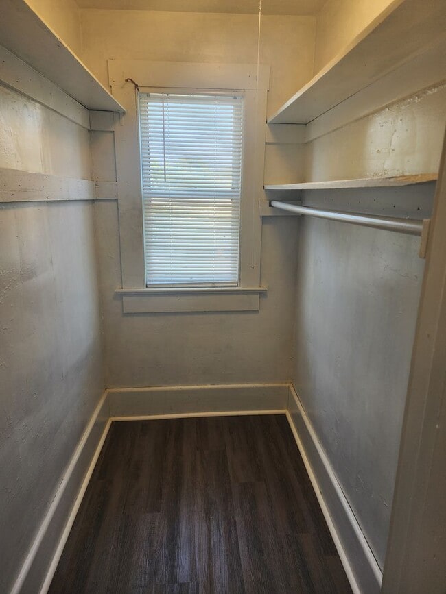 Building Photo - 1-01-1/2 11th St